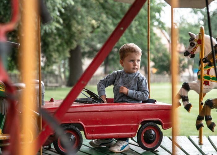 Enfant à l’avant de la voiture ? La taille est déterminante !